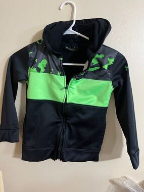 Under Armour Kids' Black & Neon Green Zip-Up Hoodie Boys size 6 sweatshirt camo